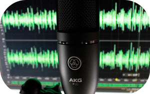 AKG P120 en un estudio profesional. Calidad y versatilidad en cada grabación.