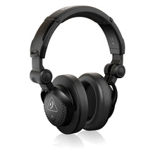 Cargar imagen en el visor de la galería, Conexión versátil de los auriculares Behringer HC 200 a equipos de audio
